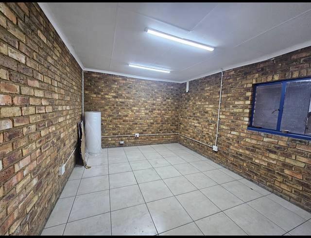1,459M² WAREHOUSE TO LET IN ISANDO